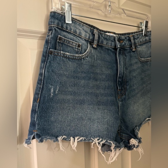 Zara High Waisted 100% Cotton Denim Cutoff Shorts, Size 6 - Picture 2 of 9